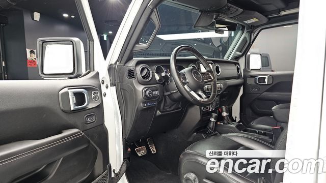 Jeep Wrangler 2021 — photo 13