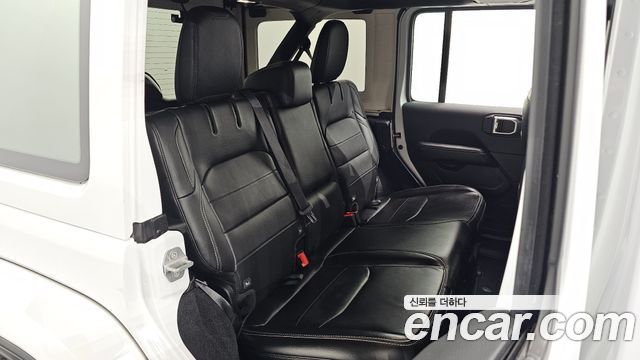 Jeep Wrangler 2021 — photo 17