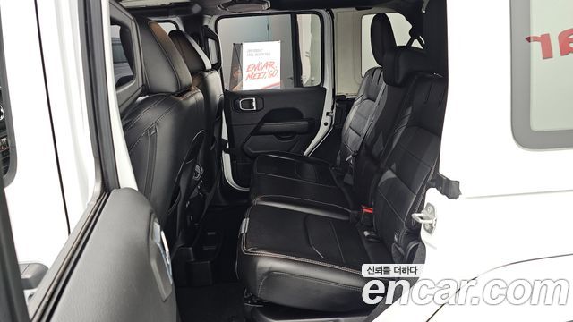Jeep Wrangler 2021 — photo 18