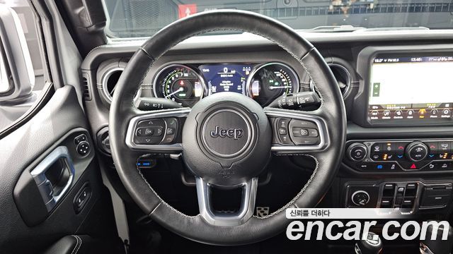 Jeep Wrangler 2021 — photo 19