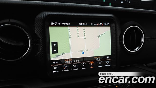 Jeep Wrangler 2021 — photo 20