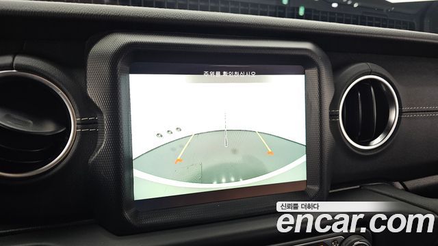 Jeep Wrangler 2021 — photo 21