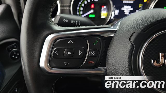 Jeep Wrangler 2021 — photo 24