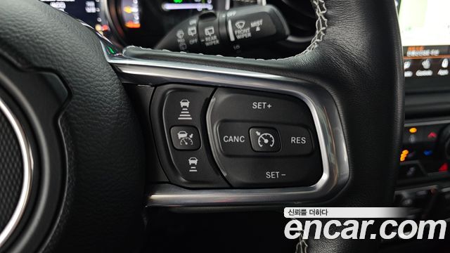 Jeep Wrangler 2021 — photo 25
