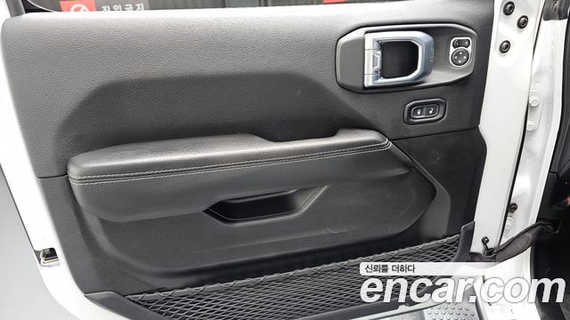 Jeep Wrangler 2021 — photo 14