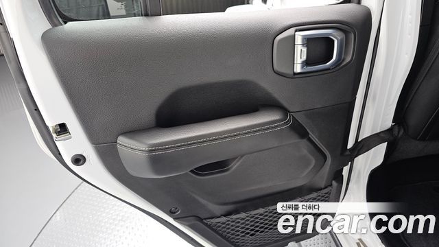 Jeep Wrangler 2021 — photo 15
