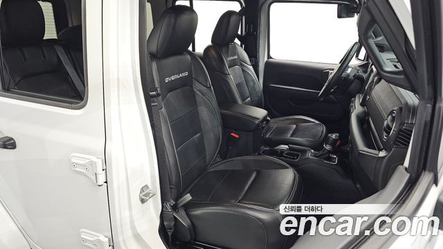 Jeep Wrangler 2021 — photo 16
