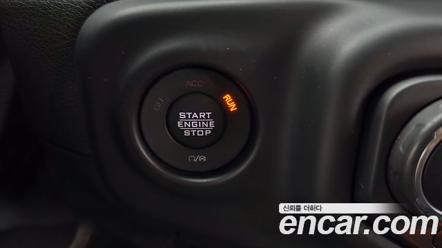 Jeep Wrangler 2021 — photo 27