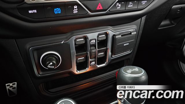 Jeep Wrangler 2021 — photo 31