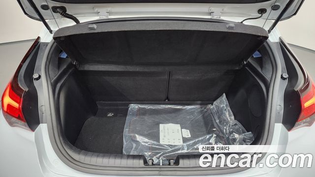 Hyundai Veloster 2019 — photo 23