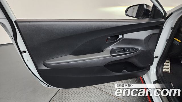 Hyundai Veloster 2019 — photo 14