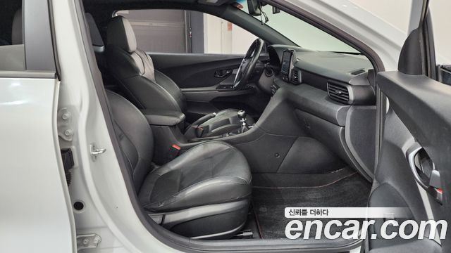 Hyundai Veloster 2019 — photo 16