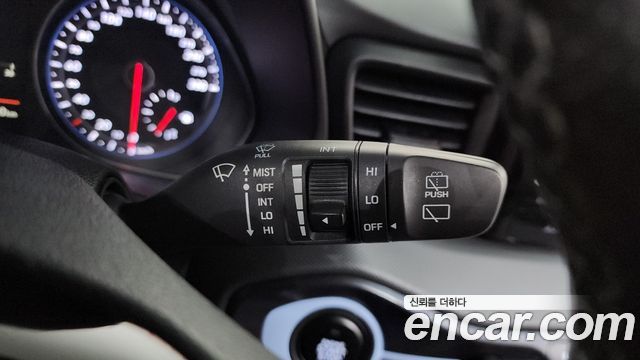 Hyundai Veloster 2019 — photo 28