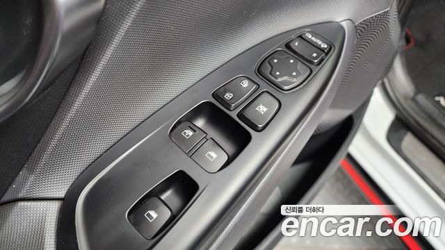 Hyundai Veloster 2019 — photo 29