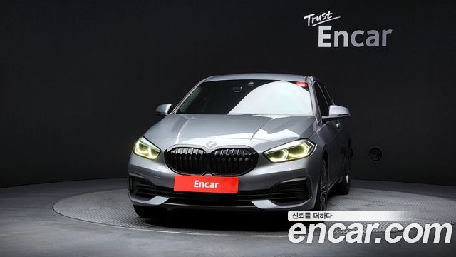 BMW 1-Series 2022 — photo 3