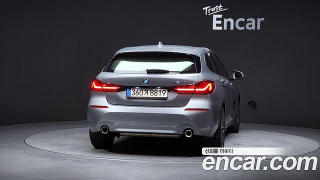 BMW 1-Series 2022 — photo 4