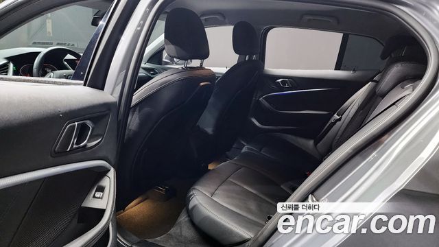 BMW 1-Series 2022 — photo 18