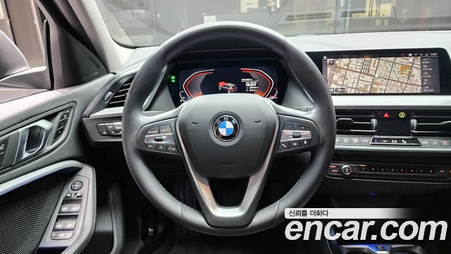 BMW 1-Series 2022 — photo 19