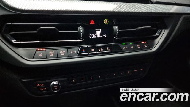 BMW 1-Series 2022 — photo 23