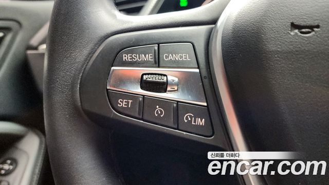 BMW 1-Series 2022 — photo 24