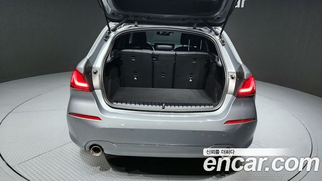 BMW 1-Series 2022 — photo 26