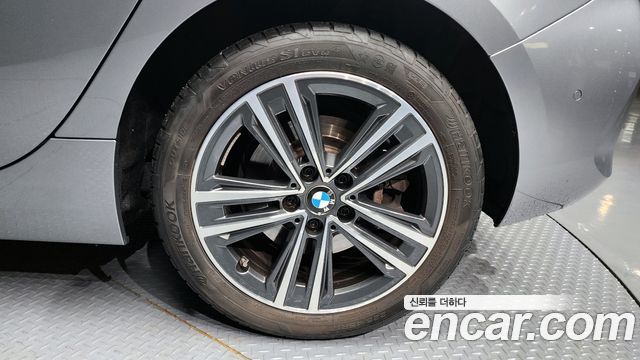 BMW 1-Series 2022 — photo 7