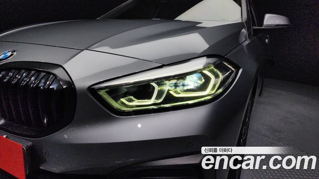 BMW 1-Series 2022 — photo 8