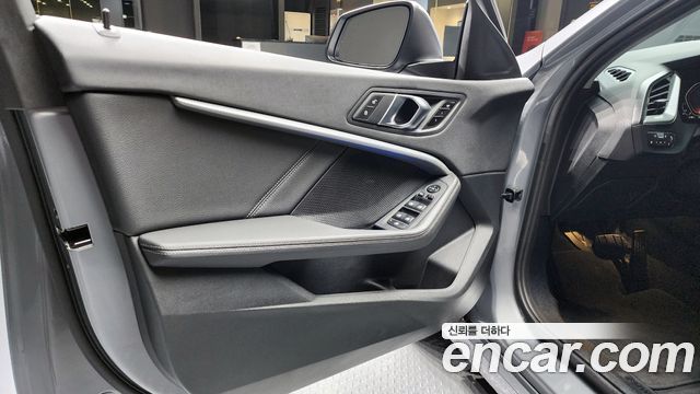 BMW 1-Series 2022 — photo 14