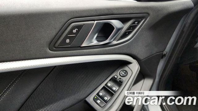 BMW 1-Series 2022 — photo 29