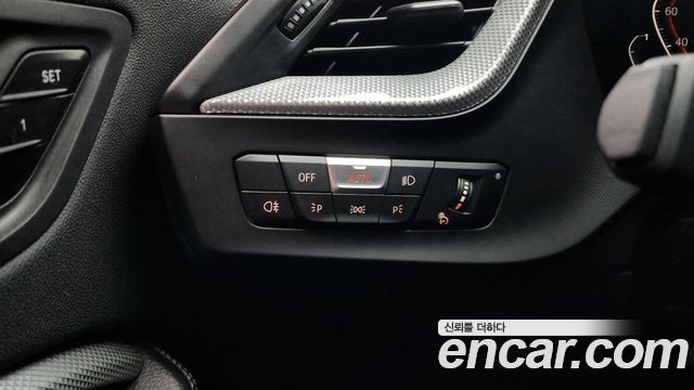 BMW 1-Series 2022 — photo 30