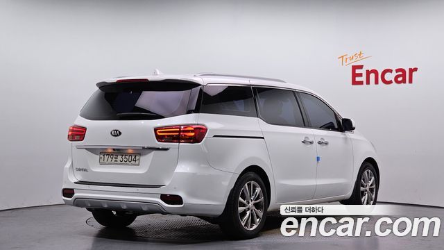 Kia Canival 2019 — photo 2