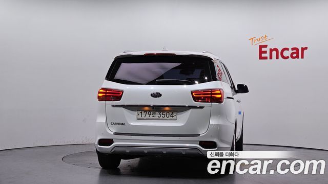 Kia Canival 2019 — photo 4