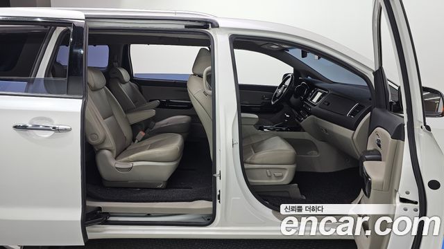 Kia Canival 2019 — photo 17