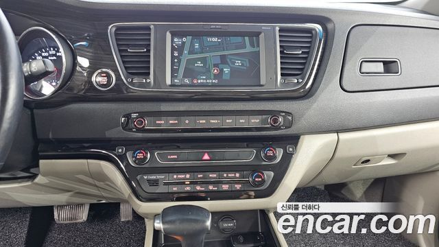 Kia Canival 2019 — photo 18