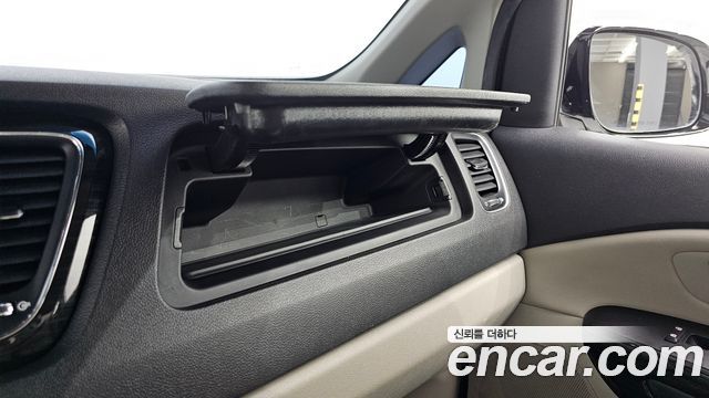 Kia Canival 2019 — photo 28