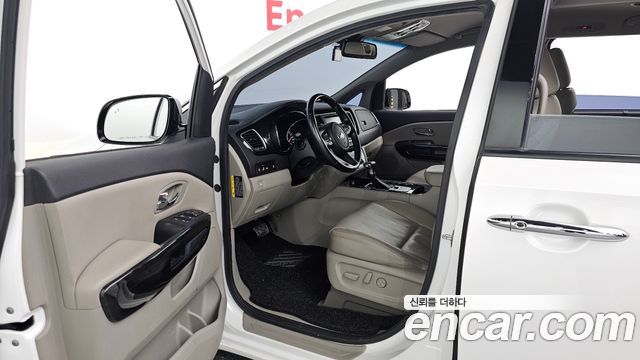 Kia Canival 2019 — photo 29