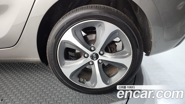 Kia Carens 2014 — photo 7