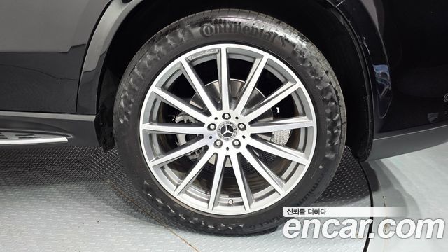 Mercedes-Benz GLS-Class 2025 — photo 7