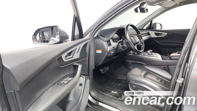 Audi Q7 2019 — photo 10