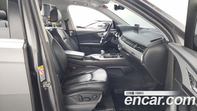 Audi Q7 2019 — photo 11