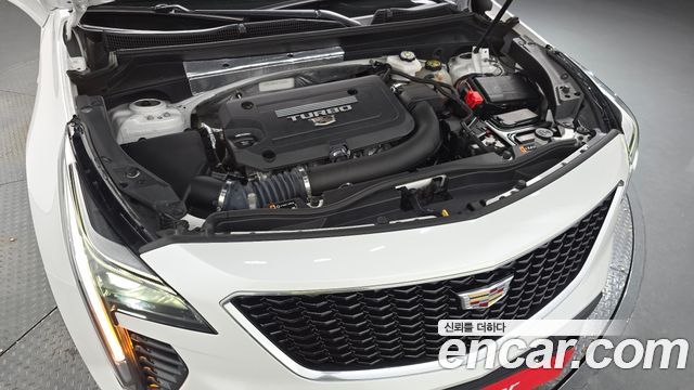 Cadillac XT4 2023 — photo 6