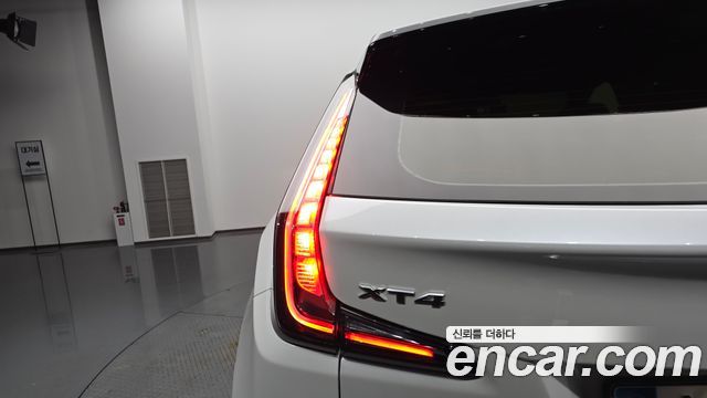 Cadillac XT4 2023 — photo 9