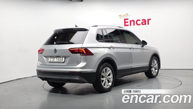 Volkswagen Tiguan 2018 — photo 2