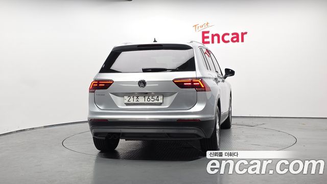 Volkswagen Tiguan 2018 — photo 4