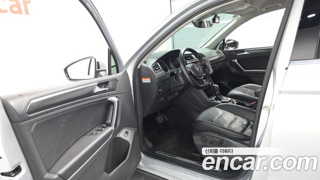 Volkswagen Tiguan 2018 — photo 10