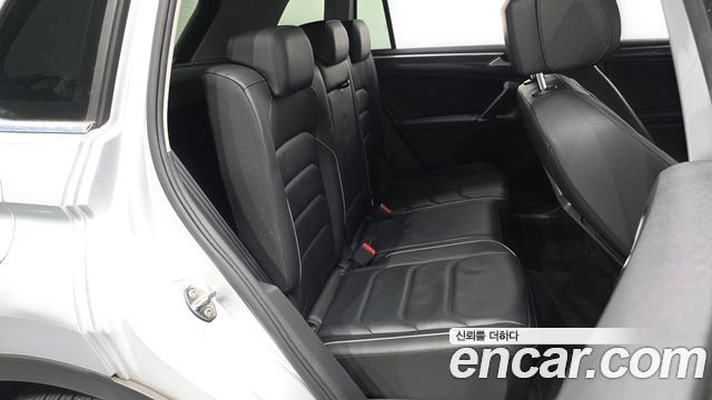Volkswagen Tiguan 2018 — photo 12
