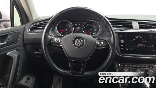 Volkswagen Tiguan 2018 — photo 13