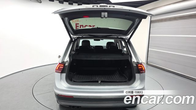Volkswagen Tiguan 2018 — photo 20