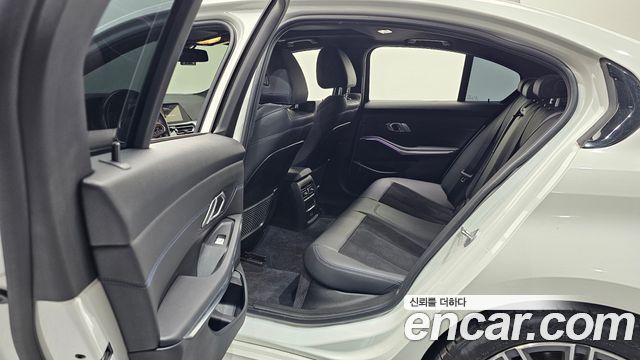 BMW 3-Series 2021 — photo 17