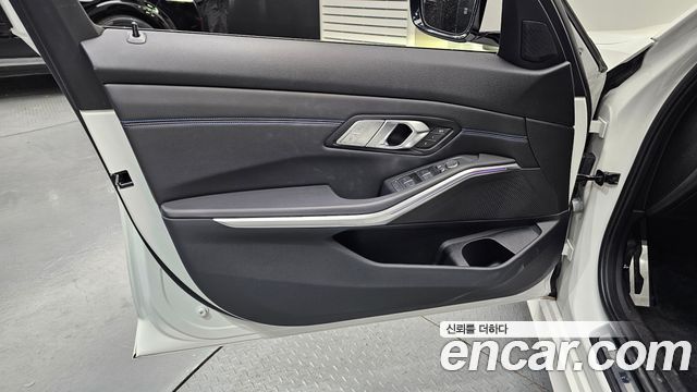 BMW 3-Series 2021 — photo 14